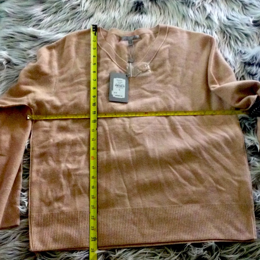 Neiman Marcus 100% cashmere sweater